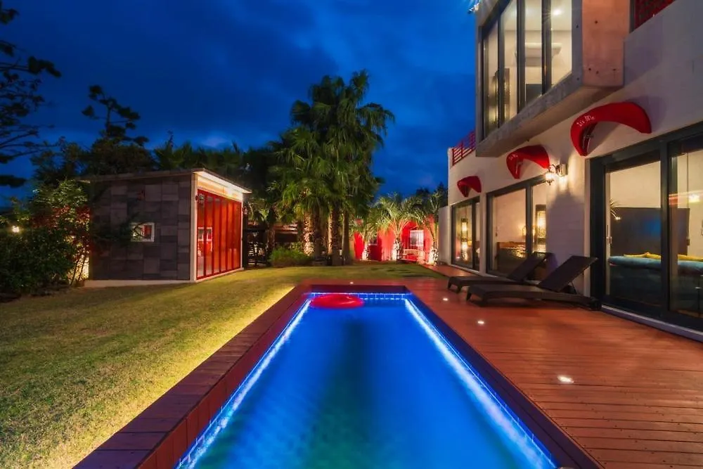 Its You Pool Villa Jeju Guest house